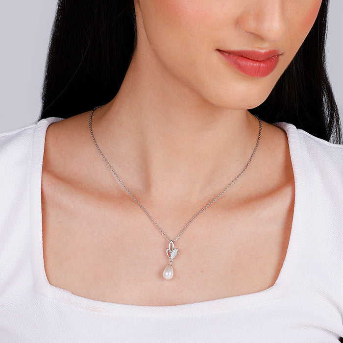 Silver Leafy Pearl Pendant with Link Chain