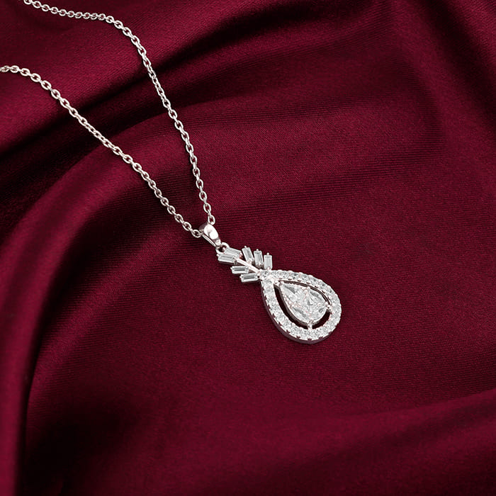 Silver Stark Beauty Pendant With Link Chain