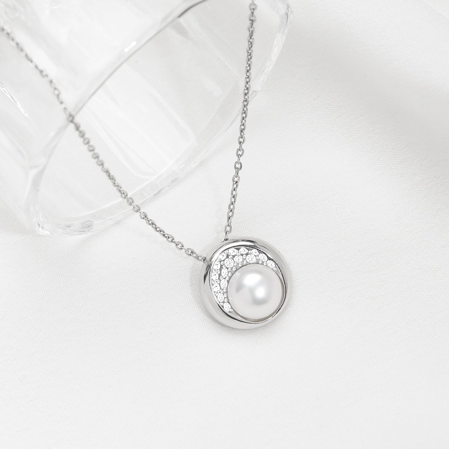 Silver twirling peral