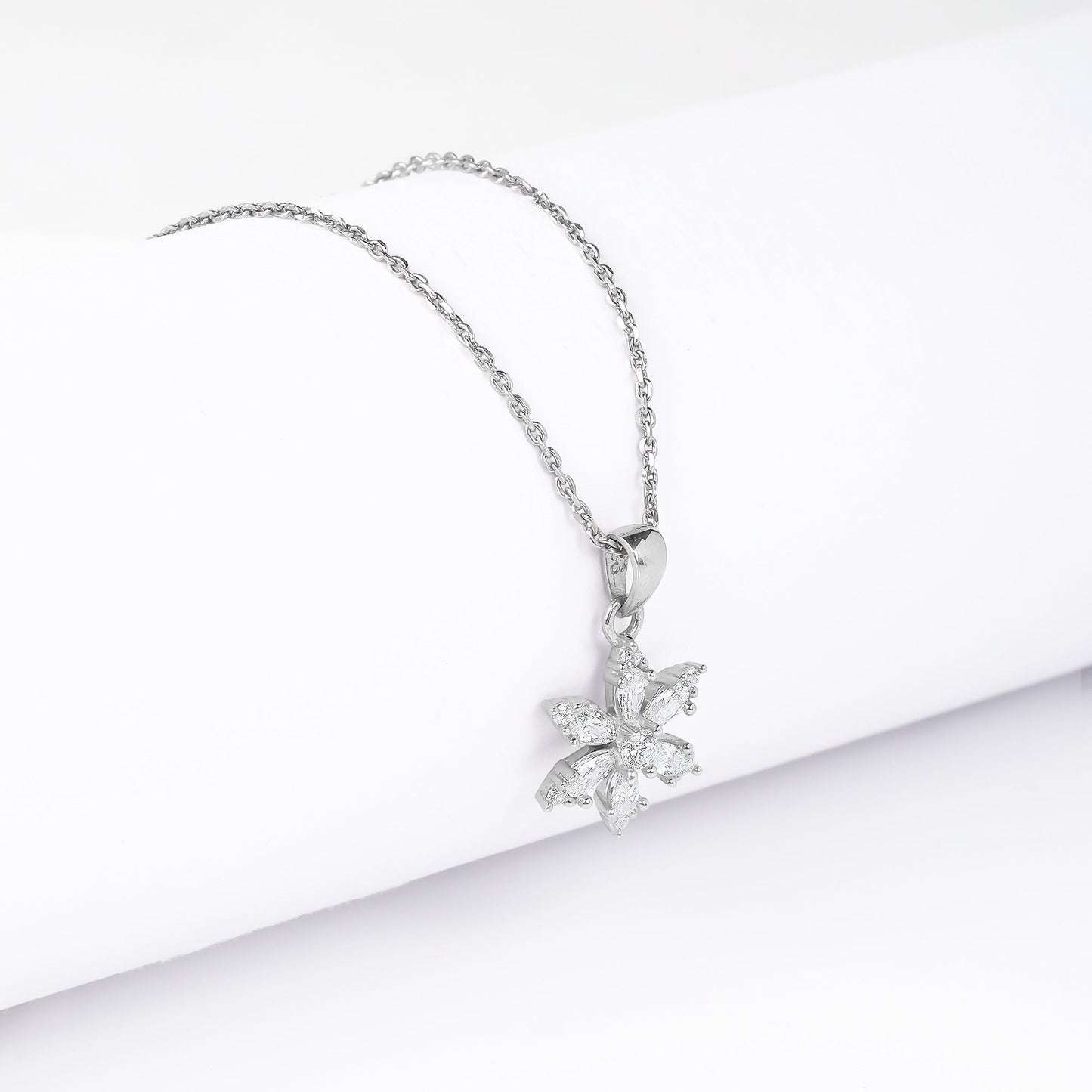 Silver Flowery Snowflake Pendant With Link Chain