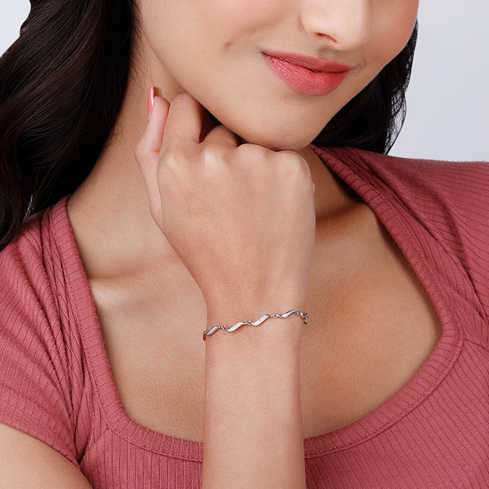 Kriti Sanon Silver Graceful Waves Bracelet