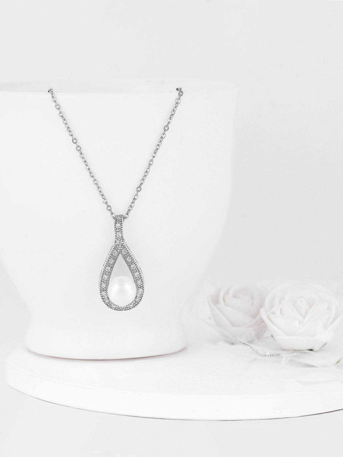 Kriti Sanon Silver Tear Drop Pearl Pendant With Link Chain