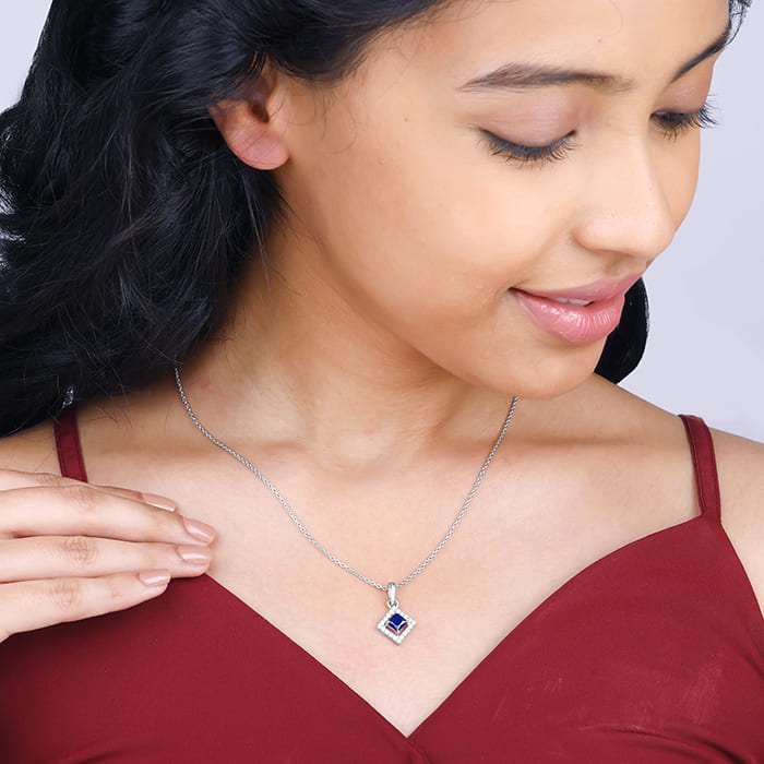 Silver Oceanic Square Pendant With Link Chain