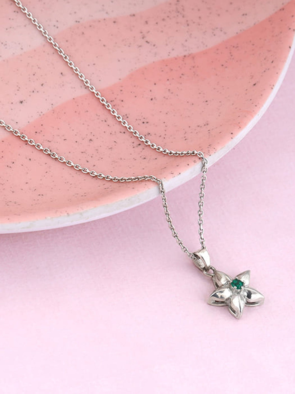 Silver Pratia Pendant With Link Chain