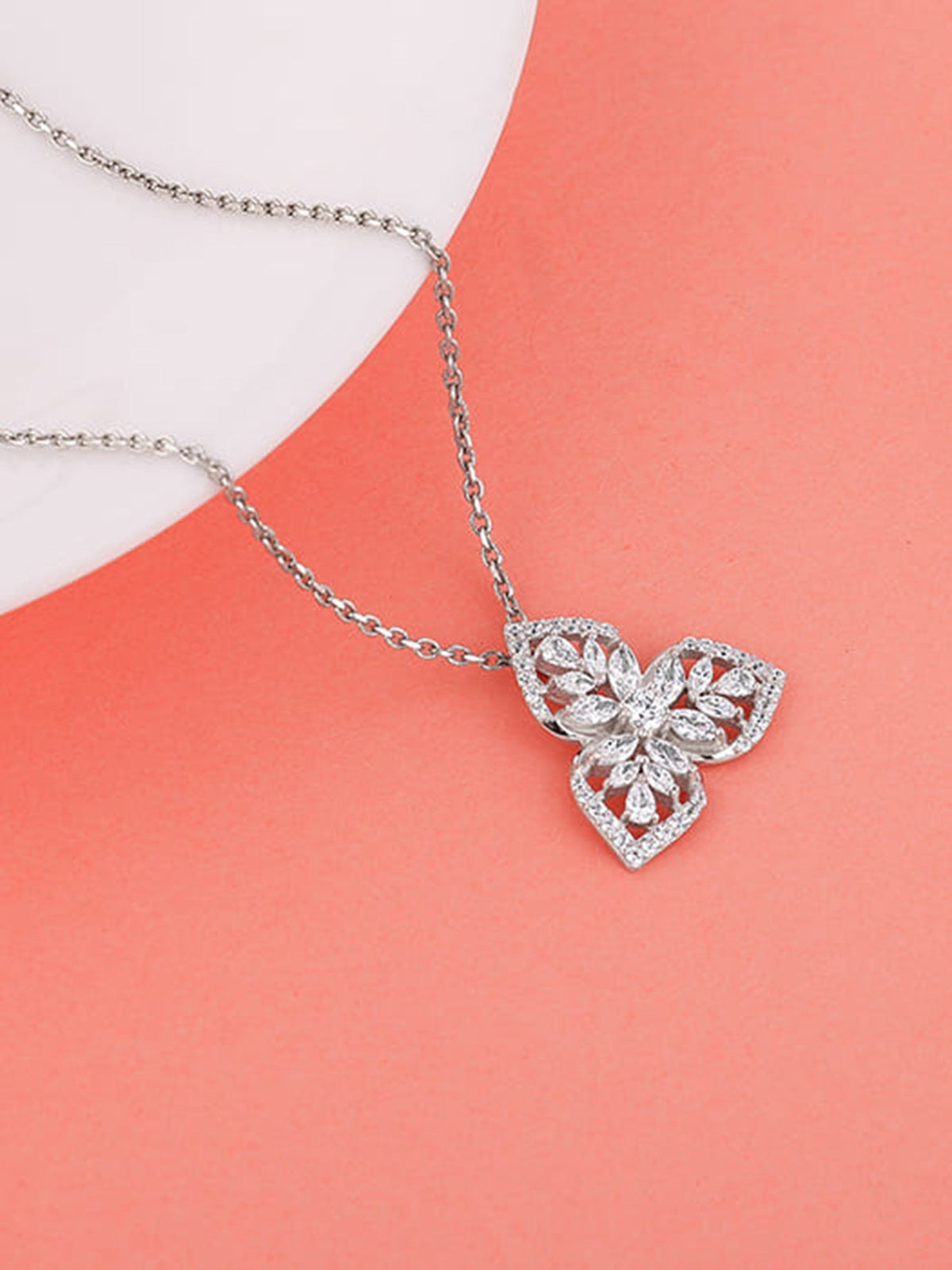 Silver Mighty Leaf Pendant With Link Chain