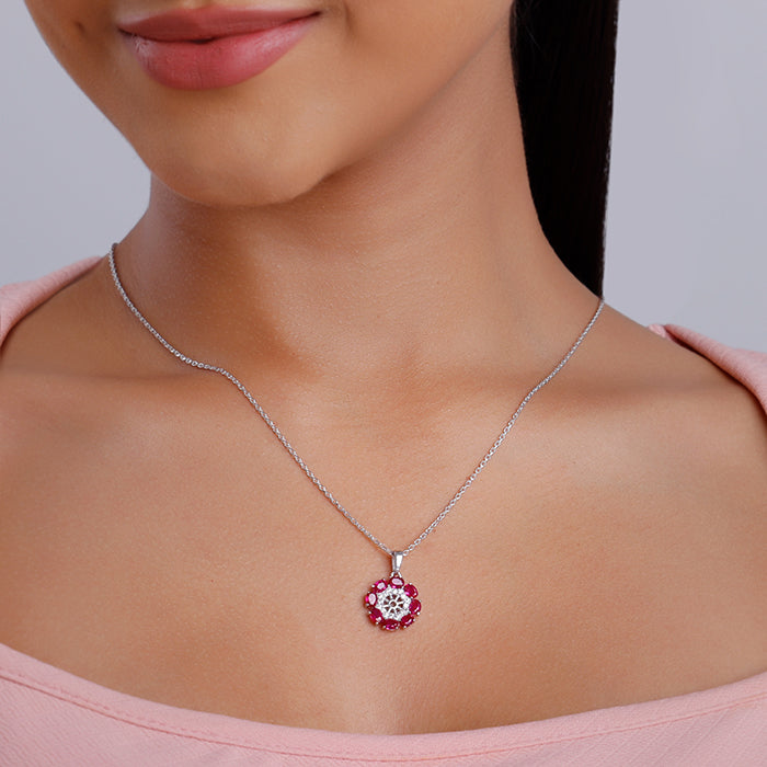 Silver Stunning Floret Pendant With Link Chain
