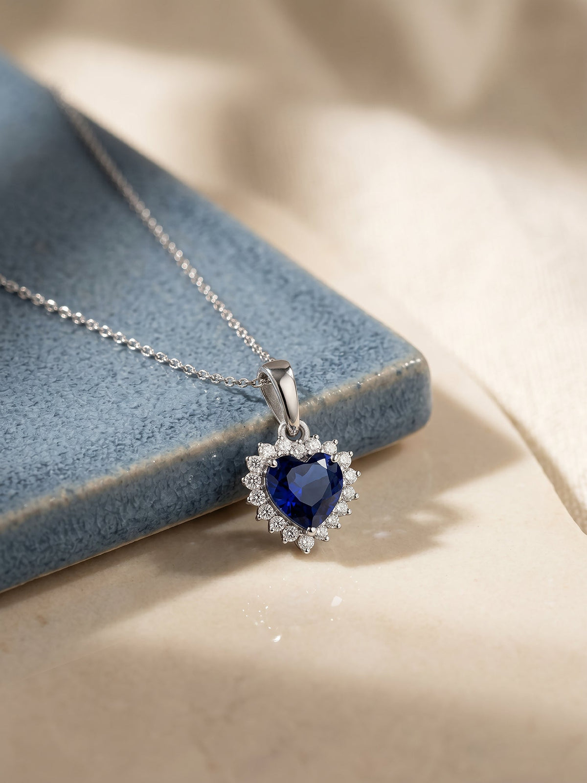 Silver Heart Of The Ocean Pendant With Link Chain